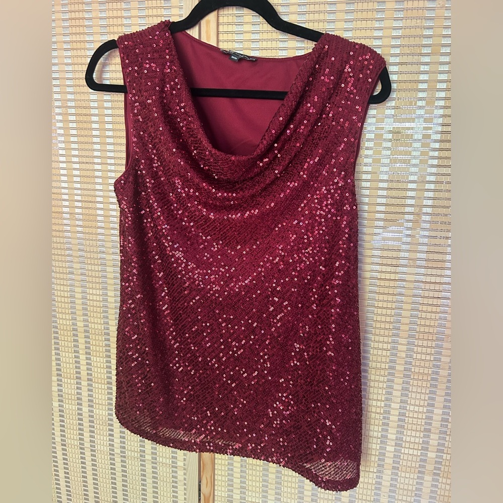 NWOT SIZE M Elegant Sequin Sleeveless Top Burgundy
